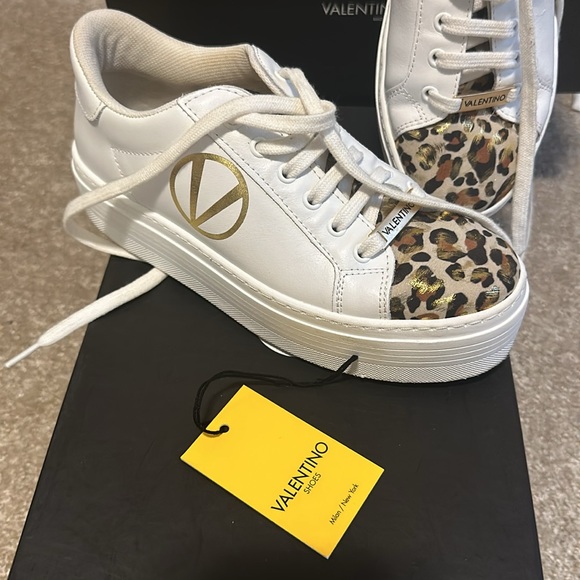 Mario Valentino Sneakers size 6. Leather and platform style - Picture 2 of 5